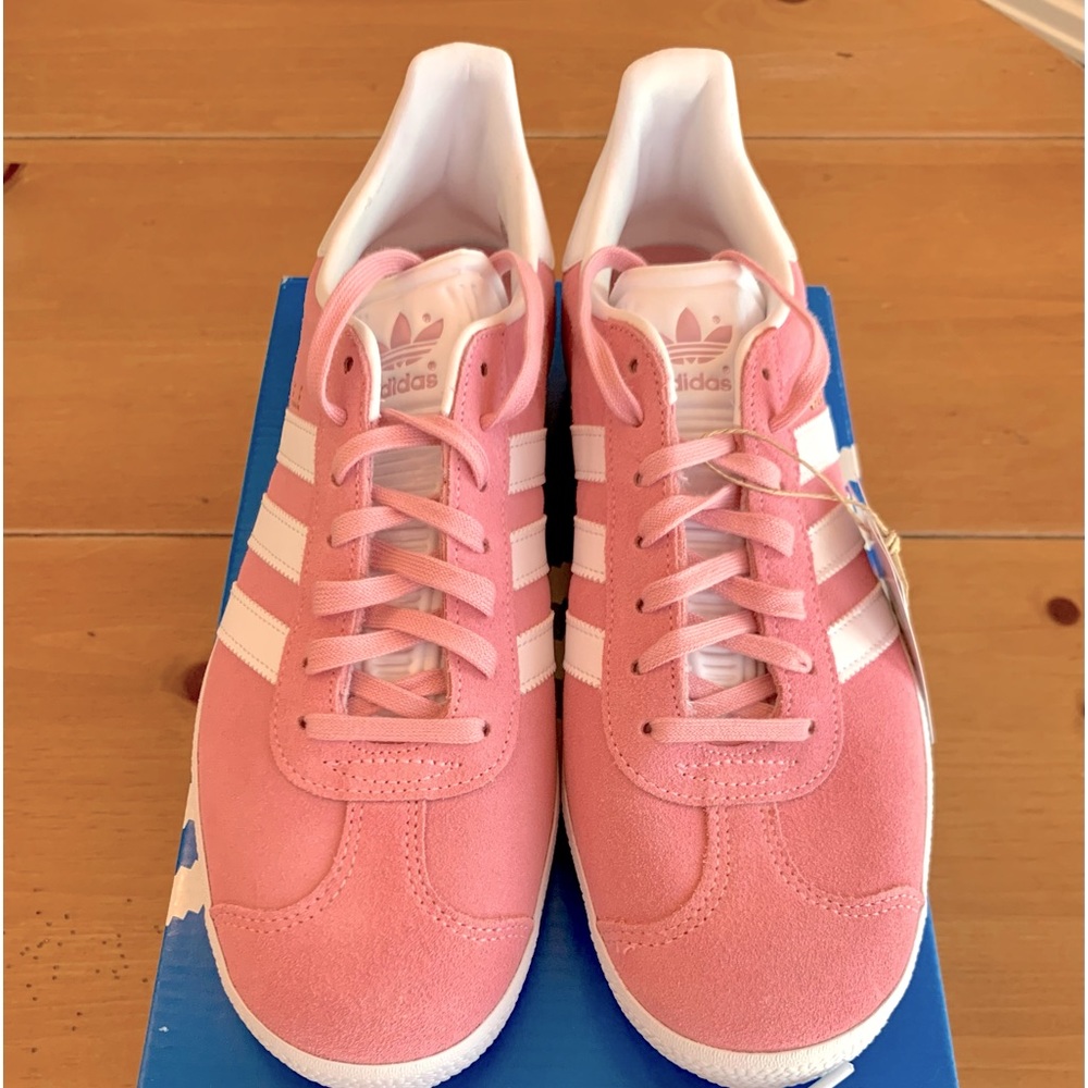 Adidas Gazelles Women’s OG Pink Size 8 1/5 **BRAND NEW W BOX**  never worn!